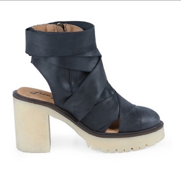 Free People Blake Platform Boots in Black - Picture 4 of 8